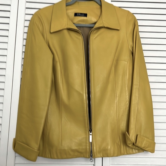 Leather classy semi fitted leather jacket with cuffed sleeves. - Picture 1 of 8